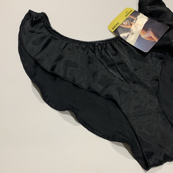 Apostrophe ruffle panties - Picture 3 of 4